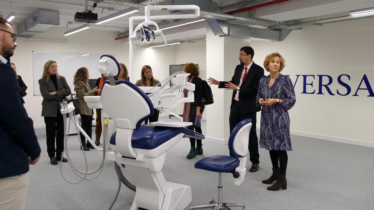 Las autoridades visitan el nuevo campus de UNIVERSAE en Sant Joan Despí