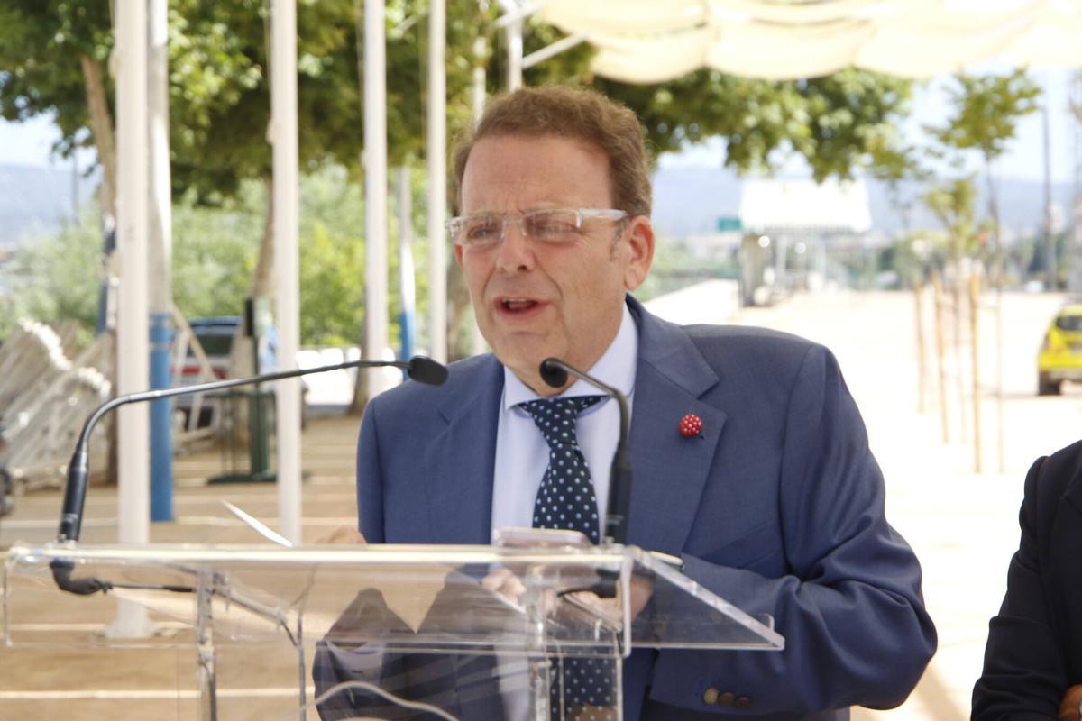 alcalde de Córdoba, José María Bellido; el delegado de Infraestructuras, Miguel Ruiz Madruga; el delegado de Fiestas y Tradiciones, Julián Urbano; la delegada de Igualdad, Marian Aguilar; y el delegado de Inclusión y Accesibilidad, Bernardo Jordano, informan sobre la Feria de Nuestra Señora de la Salud 2026. Preparativos Feria