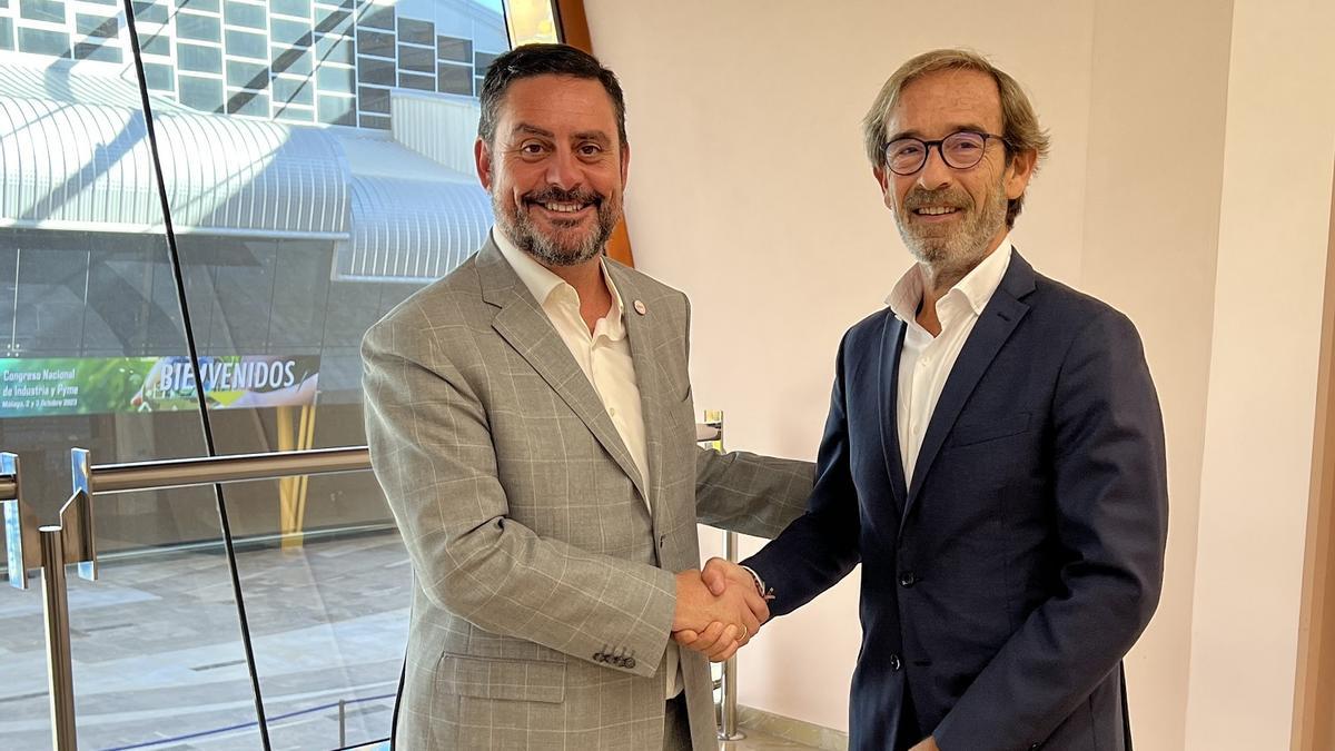 El presidente de Innova IRV, Ezequiel Navarro, y el director general Corporativo y de Operaciones de Eurecat, Xavier López, este martes en Málaga.
