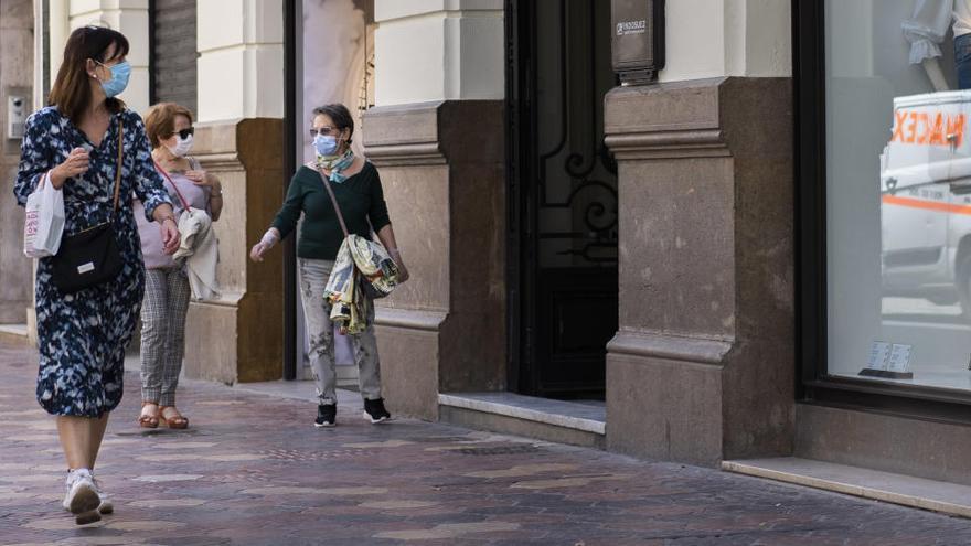 Una calle comercial, en restricciones por el coronavirus.