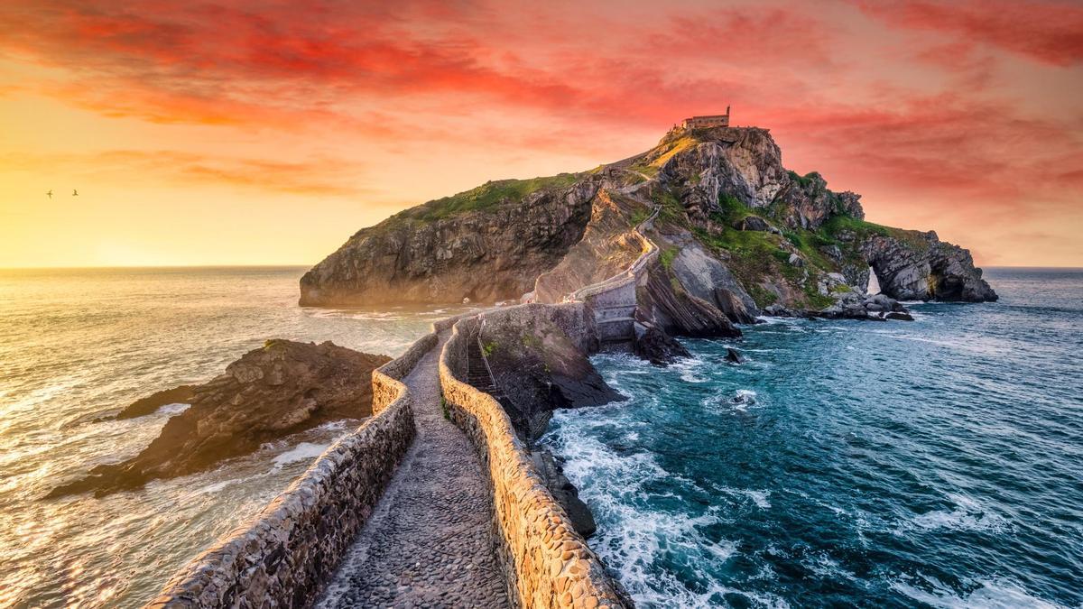 Camino de roca en San juan de Gaztelugatxe (Rocadragón)