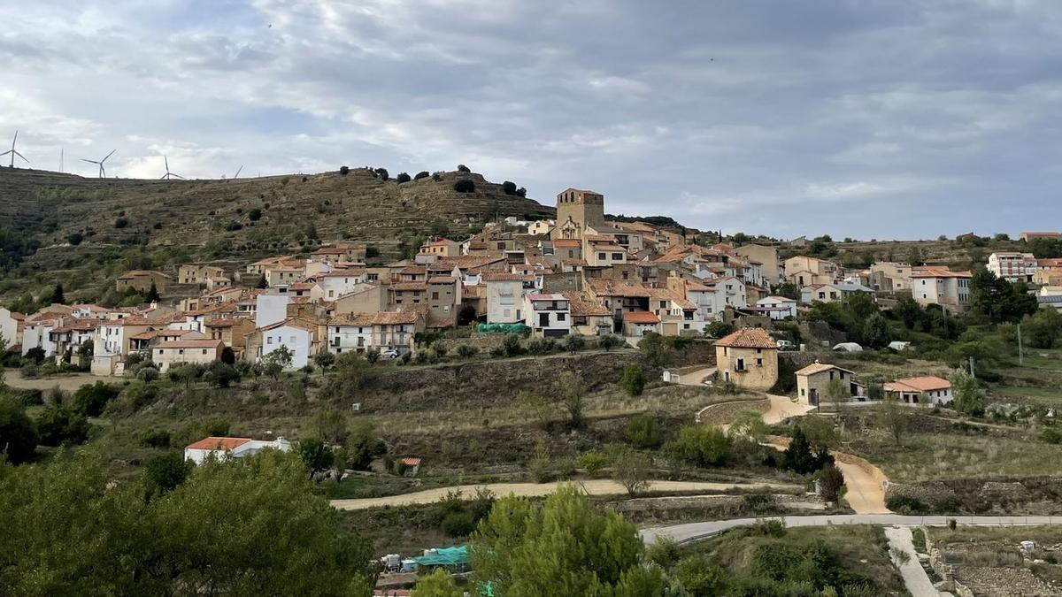 Portell está situado en la comarca de Els Ports y cuenta con apenas 180 habitantes.