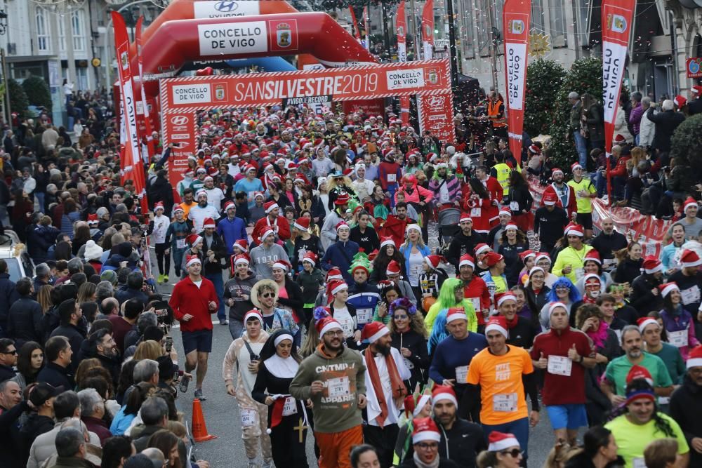 Miles de participantes celebraron el fin de año por el centro de Vigo