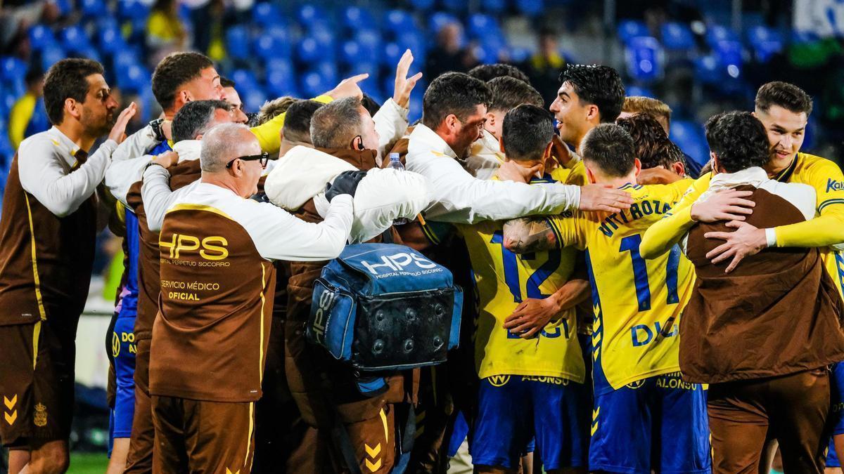 La foto de la unión, con Jesé como autor idelógico, del lienzo de la 'familia UD'.