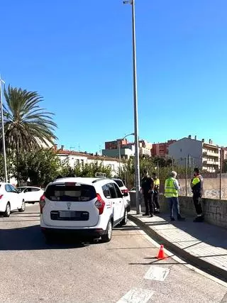 Un control contra taxis pirates a Figueres acaba amb set denúncies i un vehicle immobilitzat