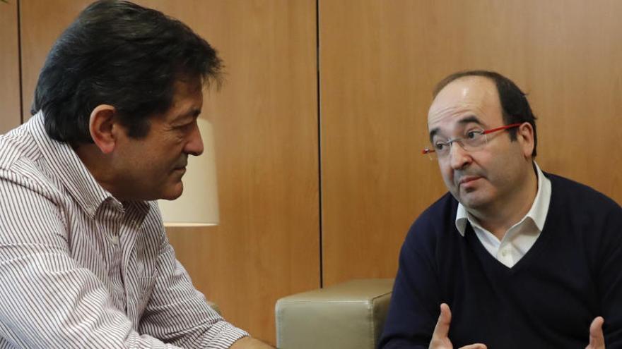 Fernández (izq.) e Iceta (der.), en una reunión entre Gestora y PSC.