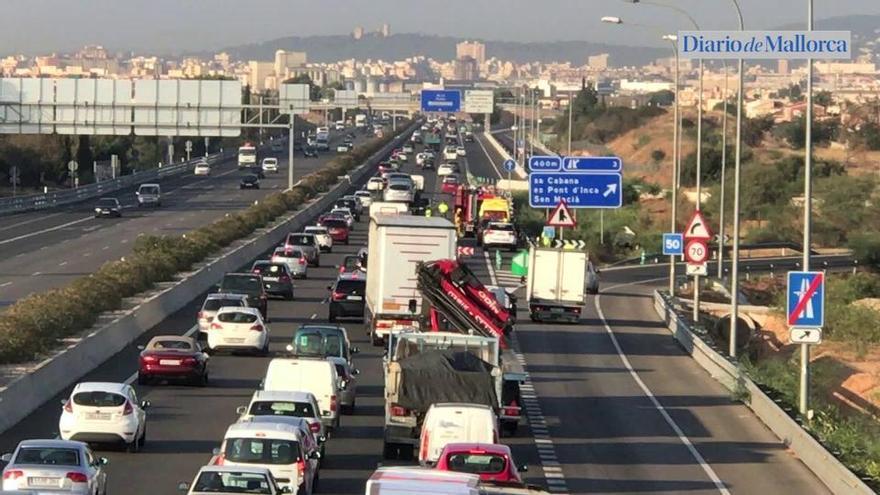 Tres heridos, uno de ellos un bebé de 8 meses, en un accidente en la autopista de Inca