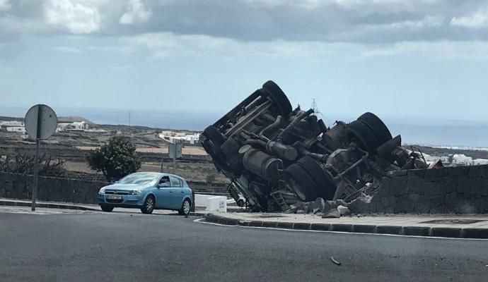 Aparotoso vuelco en Tías (23/04/18)