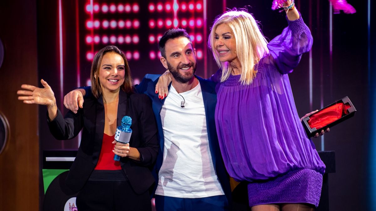 Chenoa y Bibiana Fernández con Dani Rovira en 'La noche D'