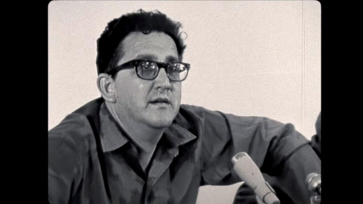 Heberto Padilla, durante su declaración autocrítica, en 1971.