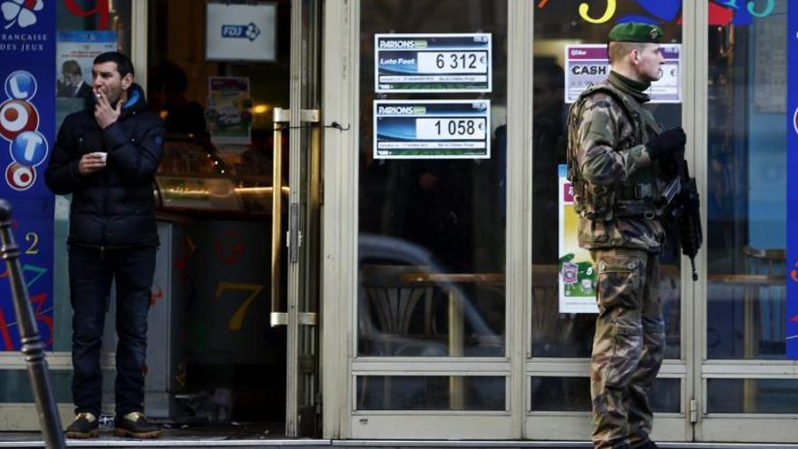 La policia francesa mata un home armat amb un ganivet davant d&#039;una comissaria de París