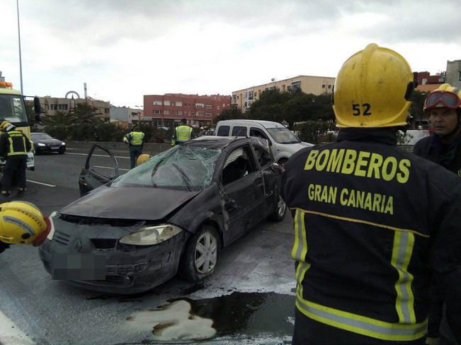 Un herido leve en el vuelco de un automóvil en Telde