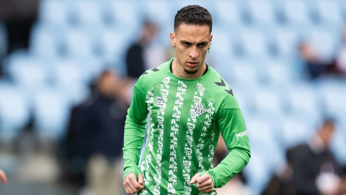 Antony, en el calentamiento antes del Celta-Betis