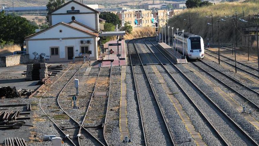 Recogen firmas por internet para que el Talgo pare en la estación de Plasencia