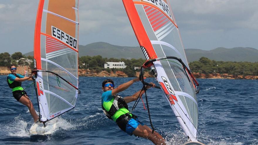 Colomar y Segú vuelan en aguas de Santa Eulària