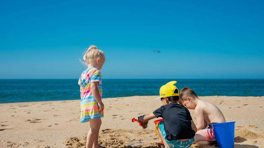 Alerta antes del verano: la OCU detecta una crema solar infantil SPF 50+ que protege menos de lo anunciado