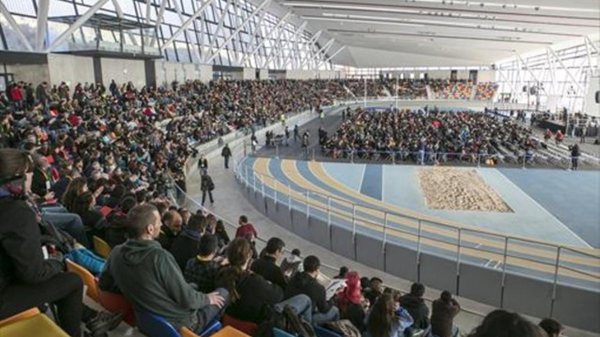 Asamblea en Sabadell 8 Aspecto que ofrecía la pista de atletismo cubierta vallesana durante la celebración de la asamblea de la CUP.