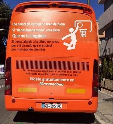 Las críticas al vehículo transfóbico del colectivo ultracatólico corren en forma de humor por las redes sociales.