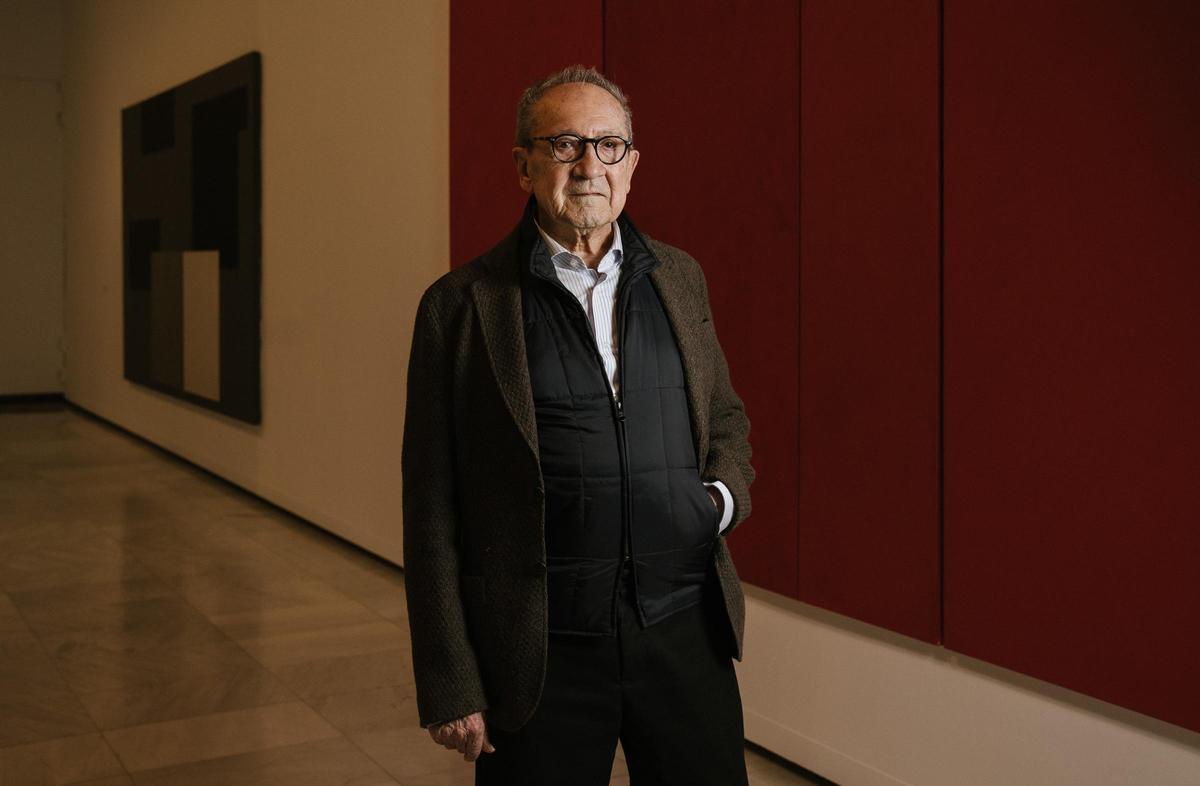 El arquitecto Manuel Portaceli este martes en la exposición de su amigo, el también valenciano Jordi Teixidor, en Madrid.