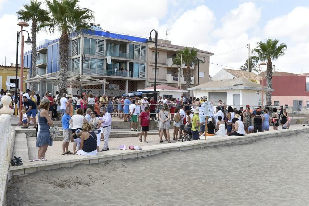 Protestas por el estado del Mar Menor en Los Nieto