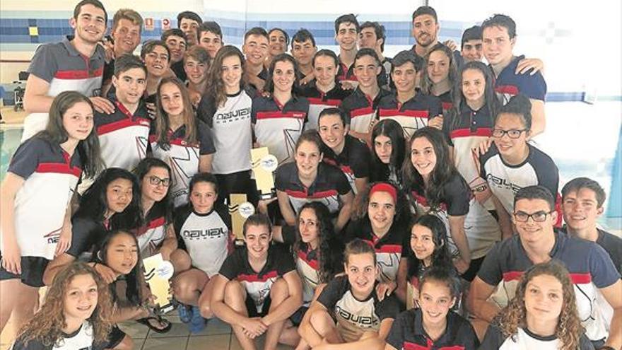 El navial domina con autoridad en el provincial de natación