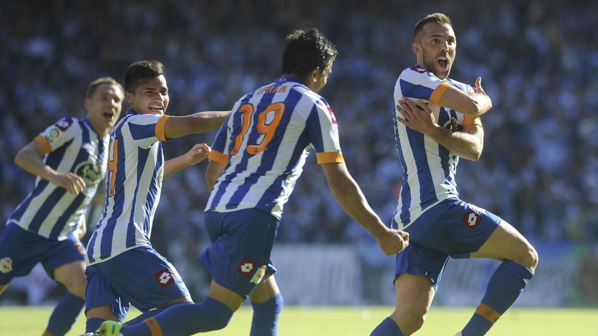 Marchena celebra el gol del ascenso contra el Jaen junto a Ifrán, Rabello y Diego Seoane.
