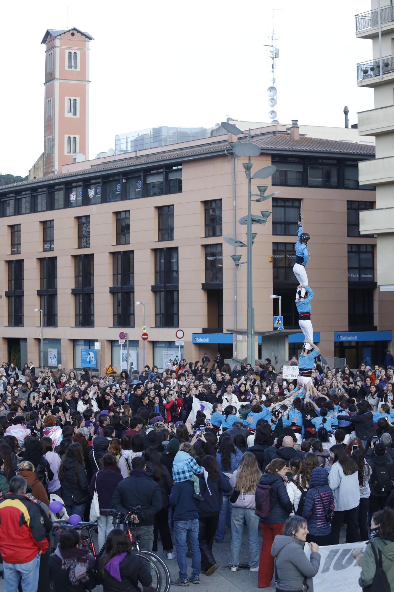 La manifestació feminista del 8-M a Girona en imatges