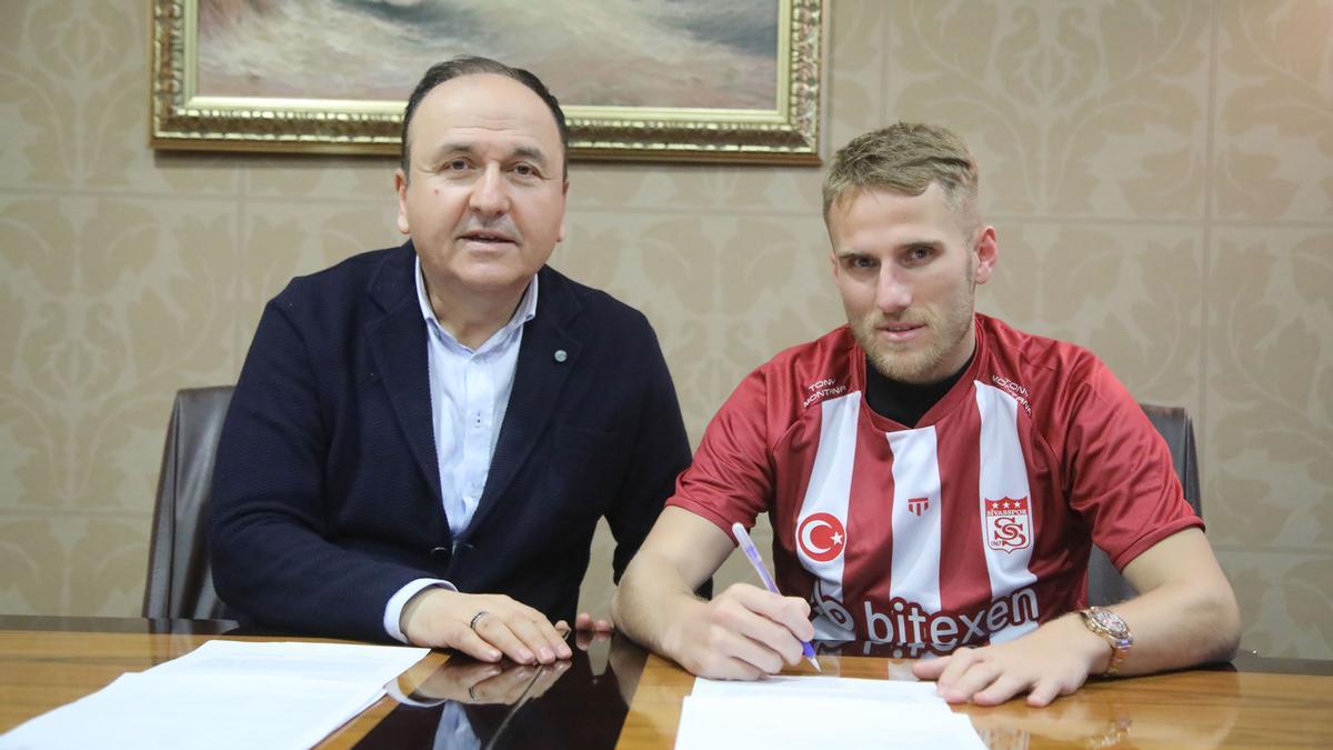 Samu Saiz ha signat aquesta tarda el nou contracte amb Sivasspor