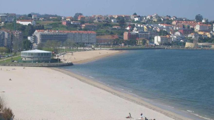 Arenales de As Delicias y Nova, en Sada, también conocida como la playa urbana de Sada.