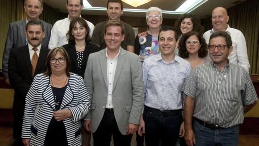 Xàtiva homenajea a los tres empleados del ayuntamiento jubilados en 2016