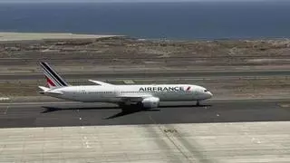 Aterriza en Tenerife Sur el avión que registró una incidencia mientras volaba de Argentina a Francia