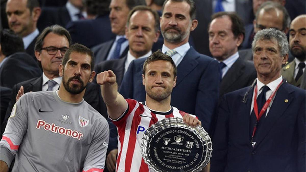 Gurpegi dedicando el título de finalista a la afición del Athletic Club