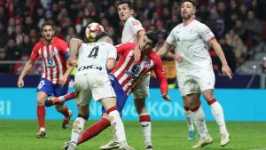 Jugada del Atlético-Athletic de semifinales de la Copa del Rey.