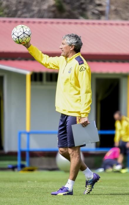 Entrenamiento de la UD LAS PALMAS en Barranco ...