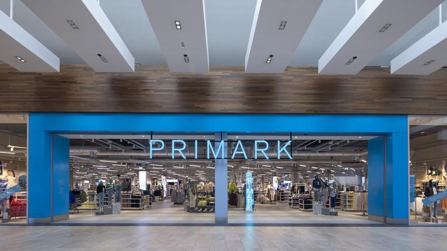 Primark lanza una mochila por 6 euros con la que evitarás tener que pagar más por el equipaje