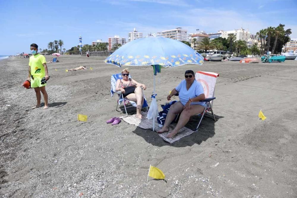 Los malagueños se lanzan a la playa