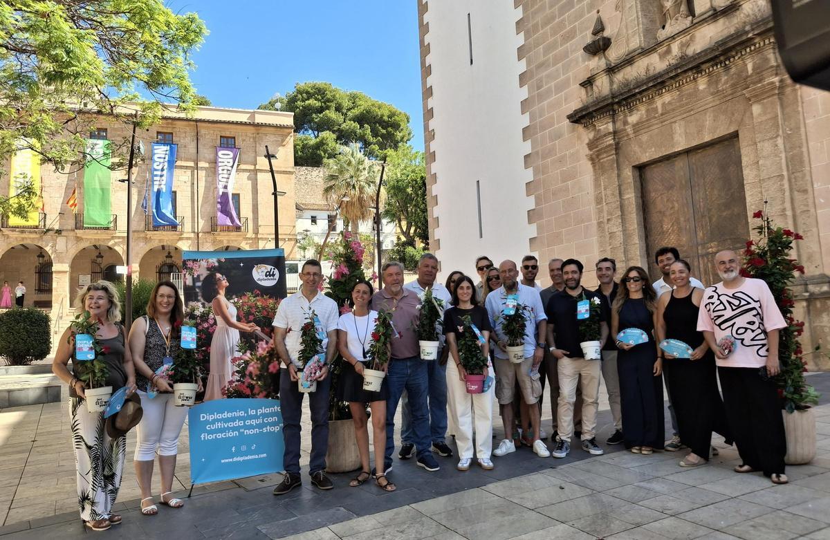 La presentación de la campaña de las dipladenias de Dénia