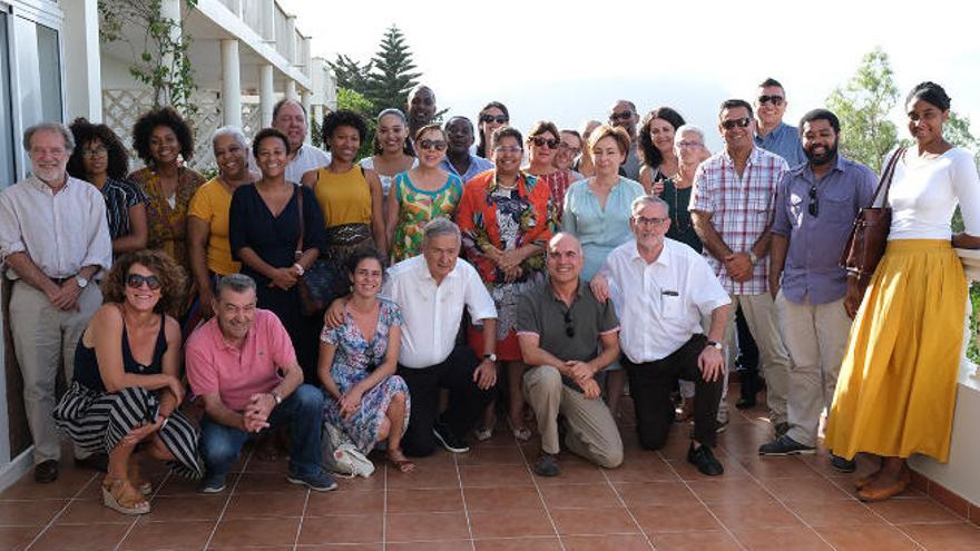 El grupo de la Universidad de La Laguna, junto a compañeros docentes de Cabo Verde.