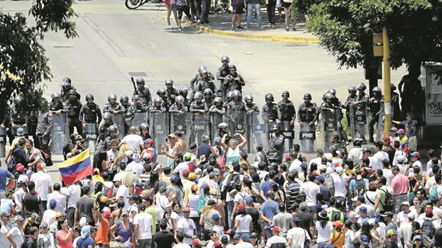 Venezuela vuelve a manifestarse en medio de nuevos apagones