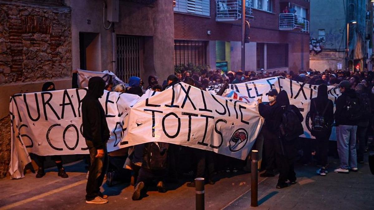 Manifestación antifascista y contra el movimiento ’desokupa’ por el centro de Barcelona