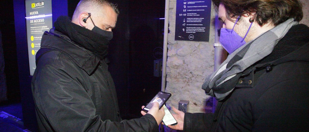 Imagen del acceso a Jaleo, donde era necesario mostrar el pasaporte covid para entrar.