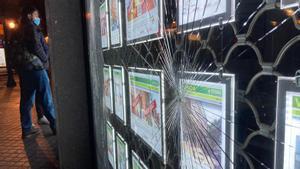 Pedrades contra sucursals de bancs, Endesa i Tecnocasa a Barcelona