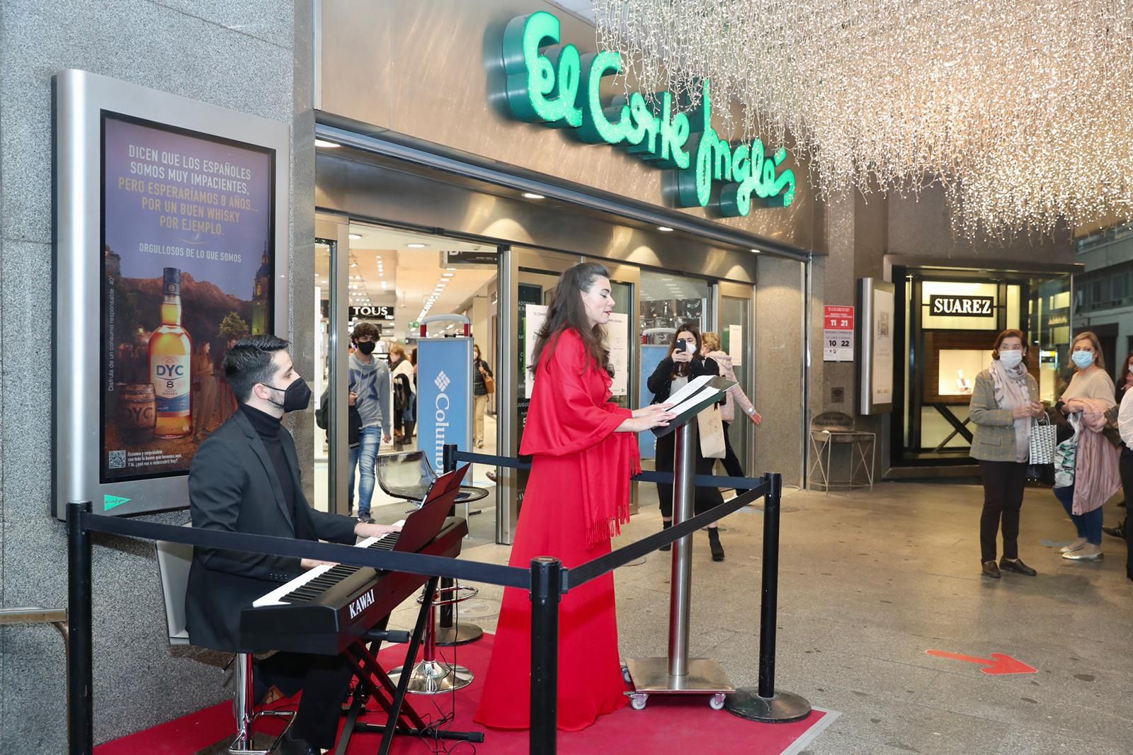 Consuelo y Carla encienden la esperanza de la Navidad