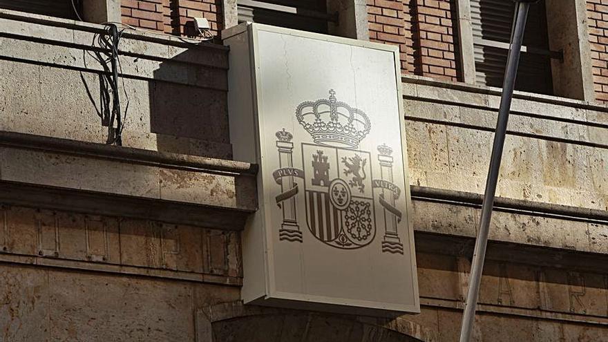 El Gobierno retirará los 43 símbolos franquistas de dependencias de la Guardia Civil localizados por un informe de 2011