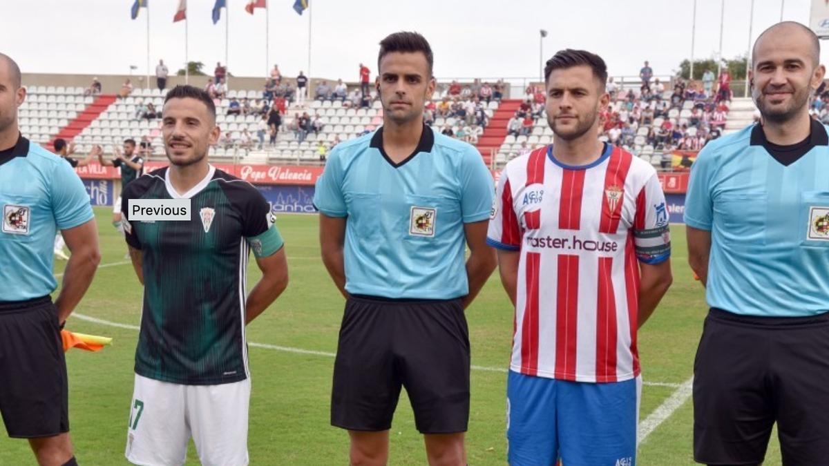 García Gómez, en el centro, en la previa del Algeciras-Córdoba CF de la pasada temporada.