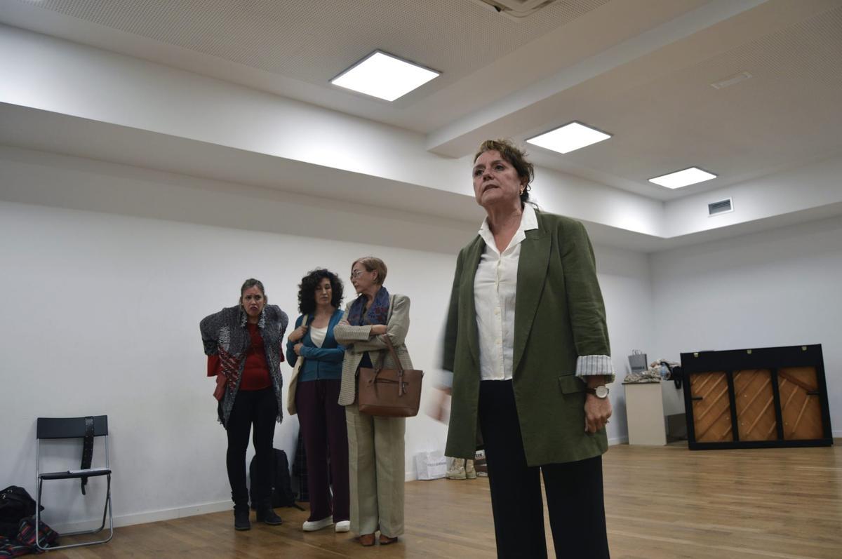 La obra cuenta con la colaboración especial de la actriz Inma Sancho, a la derecha