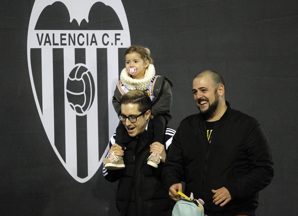 La afición del Valencia invade el Puchades