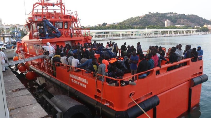 Llegada a Málaga de una de las embarcaciones de Salvamento Marítimo.