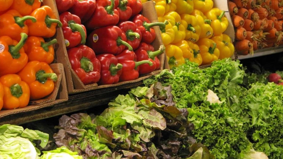 Verduras en una tienda.