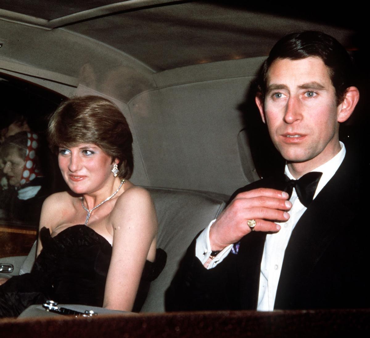 AP -PA-29/01/99-LONDON- FILE - File photo from March 9 1981 of Britain's Prince of Wales and then fiancee Lady Diana Spencer, arriving for their first official engagement together - a charity event at the Goldsmith's Hall, in London. On Thursday Jan 28 1999 Prince Charles and his long-term friend Camilla Parker Bowles stepped out in public together for the first time as a couple, after attending a 50th birthday party for Mrs Parker Bowles' sister, at the Ritz, in London.(AP Photo / Files) UK OUT, NO SALES, NO MAGS. GRAN BRETAÑA CASA REAL , CARLOS DE INGLATERRA , PRINCIPE DE GALES , CON SU NOVIA DIANA SPENCER , EN VEHICULO HACIA SU PRIMER ACTO PUBLICO OFICIAL TRAS ANUNCIO DE COMPROMISO _ PUBLICADA EPC 11/02/2005 P 5 _ MEDIO , PLANO